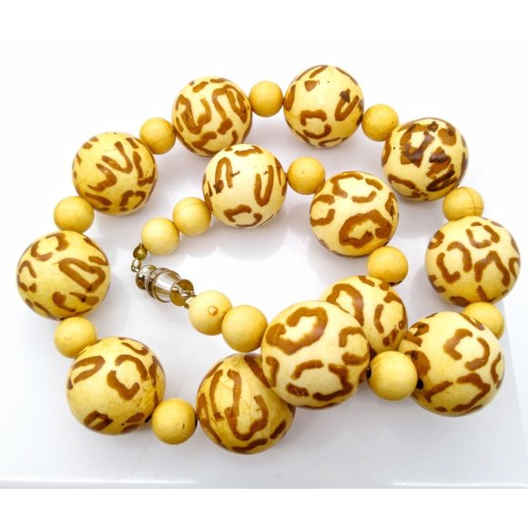 Retro Animal Print Necklace, Chunky Vintage Plastic Beads with Cheetah or Giraff - Picture 2 of 4